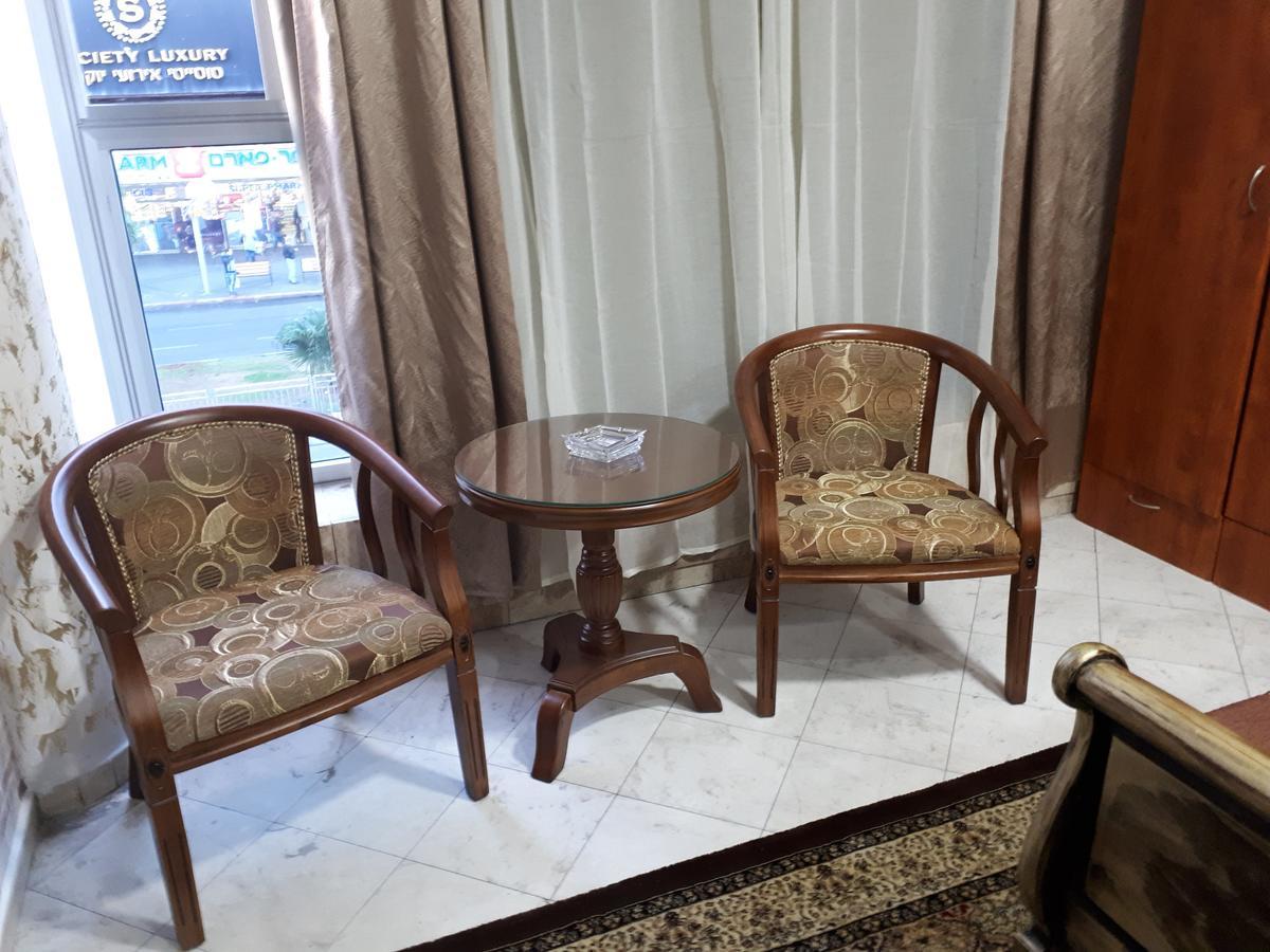 Hotel Rothschild 37 Бат Ям Екстериор снимка