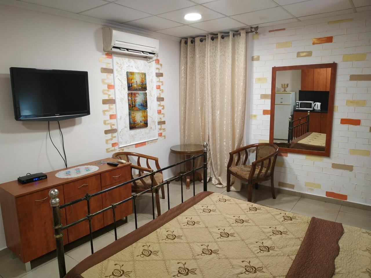 Hotel Rothschild 37 Бат Ям Екстериор снимка