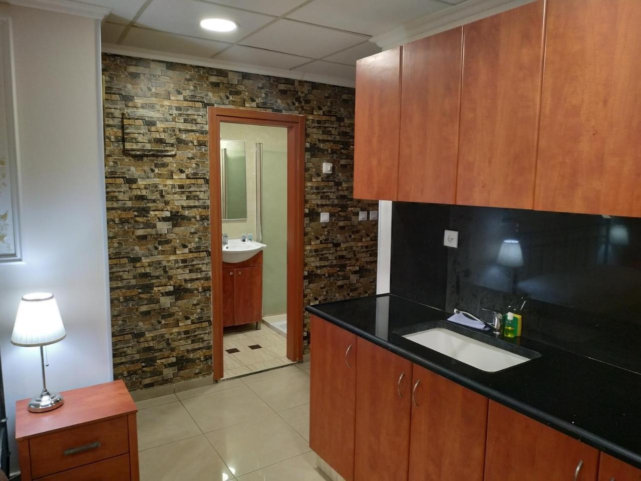 Hotel Rothschild 37 Бат Ям Екстериор снимка