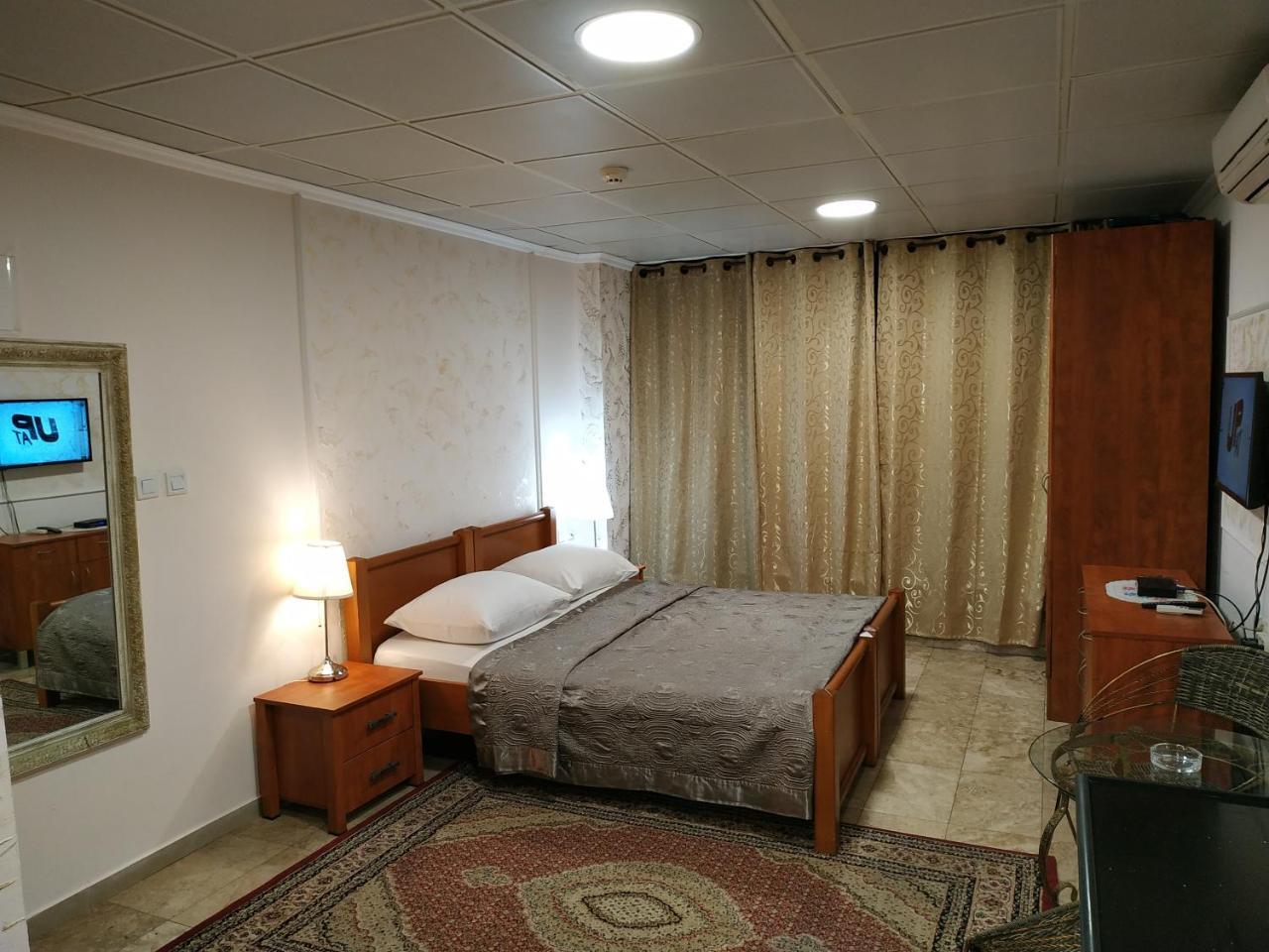 Hotel Rothschild 37 Бат Ям Екстериор снимка