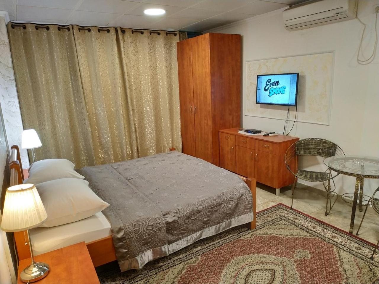 Hotel Rothschild 37 Бат Ям Екстериор снимка